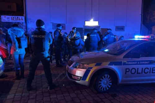 Víkendová razie v Plzni. Policie prověřila přes tisíc lidí, většina byli cizinci