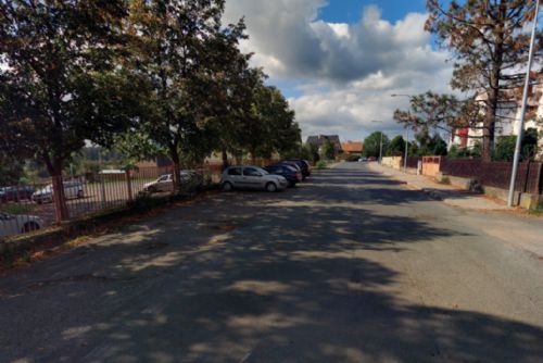 Začala oprava silnice mezi Hradcem u Stodu a Stodem. Příjezd k nemocnici zůstane průjezdný