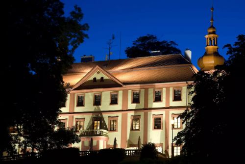 Zámek v Bezdružicích zůstává bez kupce. Po šesti dražbách přichází další odklad
