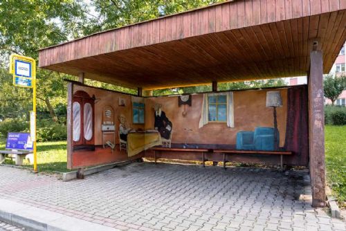 Zastávka v Ostravě-Porubě se proměnila v obývák Spejbla a Hurvínka