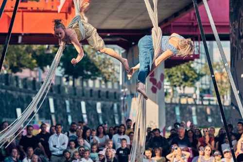 Žonglobalizace zaplní Plzeň novým cirkusem. Akrobaté, workshopy i koncerty budou zdarma