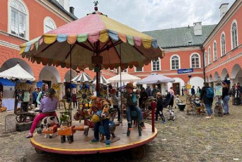 Hračkobraní: Výstava Schowanek oživuje historii dřevěných hraček