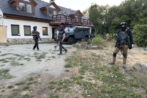 Jindřichohradečtí kriminalisté rozkryli výrobu pervitinu. Při zásahu na Příbramsku zasahovala URNA
