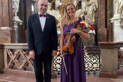Kladrubské léto odstartovalo ve velkém. Klášter rozezněly housle, varhany i tanec