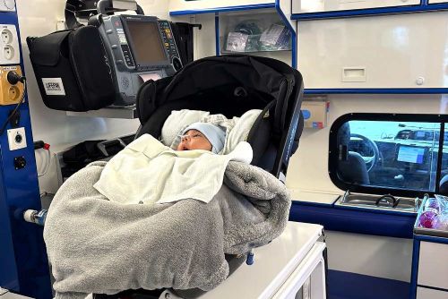 Lepší péče o novorozence: Budějovická nemocnice nově převáží s Airborne Aviator