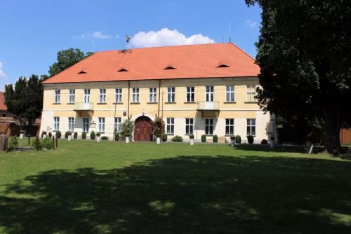 Merklín přestavuje kinosál zámku na společenský sál pro 150 lidí. Náklady přes 4 miliony