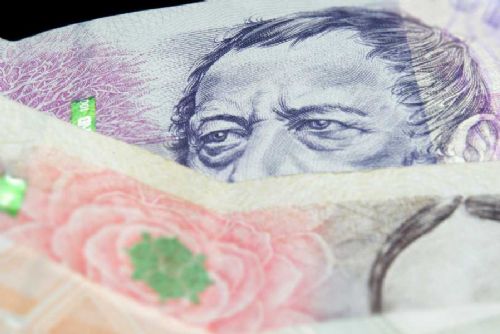 Minimální mzda od 1. ledna 2027 vzroste na 24?900 Kč. V Praze se změna dotkne služeb i městských firem