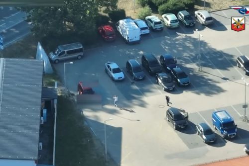 Na Budějovicku zadrželi 21letého kurýra. Měl převzít 800 tisíc korun z investičního podvodu