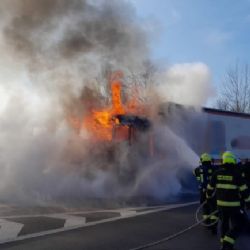 Na D5 Hořel kamion s papírem