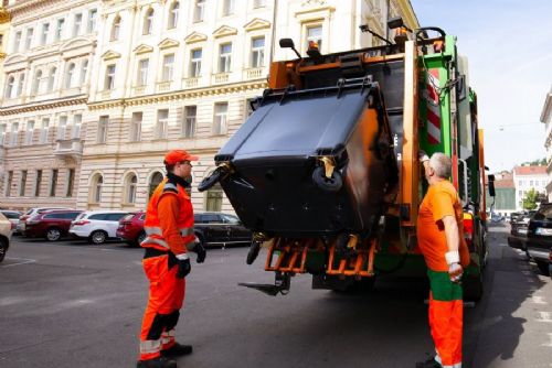 Nová smlouva na svoz odpadu v Praze vyvolává kritiku. Pražské služby upozorňují na rizika při vysoké inflaci