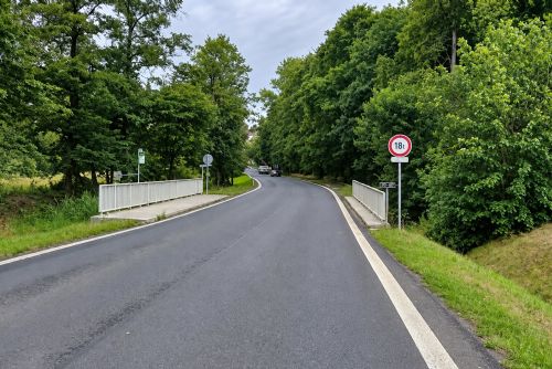 Od pondělí se na dlouhé měsíce uzavřou Hořehledy. Rekonstrukce silnice I/19 potrvá až do léta 2027