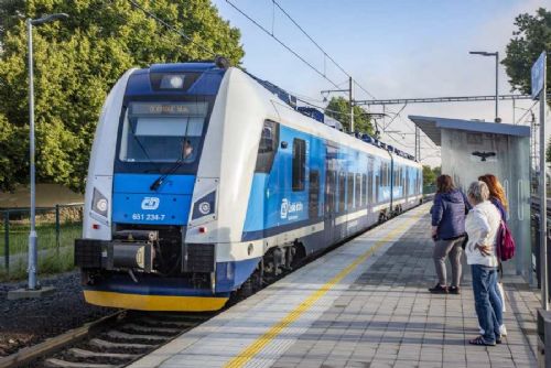 Olomoucký kraj zlevní dopravu: Opozice kritizuje populismus