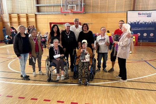 Osmiboj seniorů v Plzni na Krašovské přivítal sedm týmů, Domov sv. Jiří obhájil vítězství