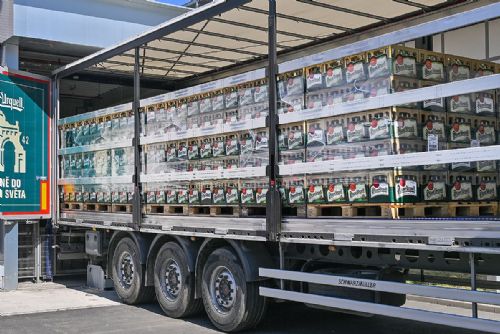 Padesát milionů piv a jen osm lidí v provozu. Prazdroj ukázal sklad budoucnosti