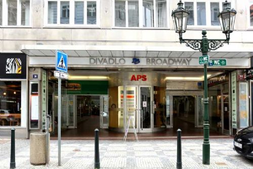 Palác Broadway se prodal za rekordních 878 milionů koru