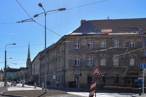 Plzeň opraví fasádu domu naproti Novému divadlu. Uvolní na ni sedm milionů