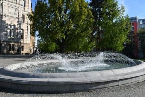 Plzeň oživuje pítka a fontány, zapojujuje kašny