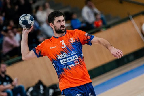 Plzeňská házenkářská mašina dál drtí soupeře