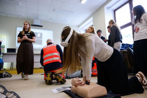 Plzeňský kraj naučí tisíce středoškoláků zachraňovat životy. Pomůže virtuální realita a AI