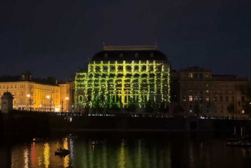 Plzeňský Prazdroj a Národní divadlo oslnily světelnou show k 120. výročí Kytice