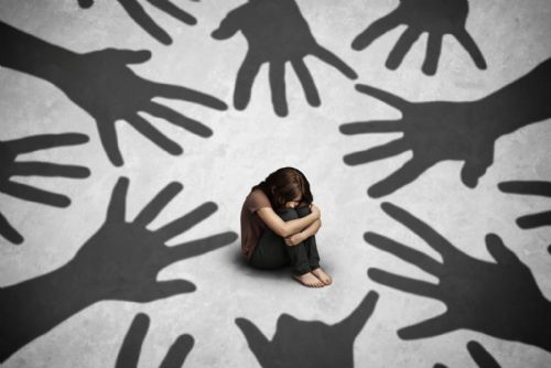 Plzeňský soud řeší znásilnění nezletilé na ubytovně