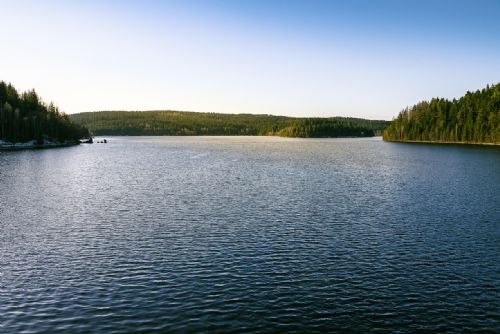 Policie přistihla 31 cizinců, řešila přestupky u Hracholusek