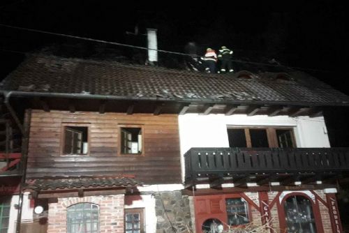 Požár zničil známou sklárnu v Rajsku