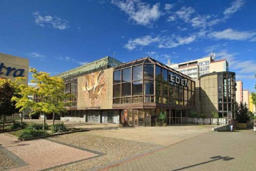 Praha 10 prodává bývalou radnici a Kulturní dům Eden za více než miliardu korun