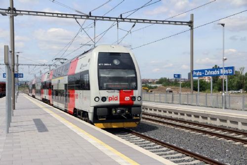 Praha a Středočeský kraj schválily 30letý kontrakt za 165 miliard. České dráhy zajistí provoz nových dvoupatrových vlaků