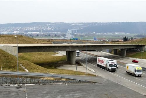 Praha chce odkoupit nedokončený most v Komořanech a napojit oblast na Pražský okruh