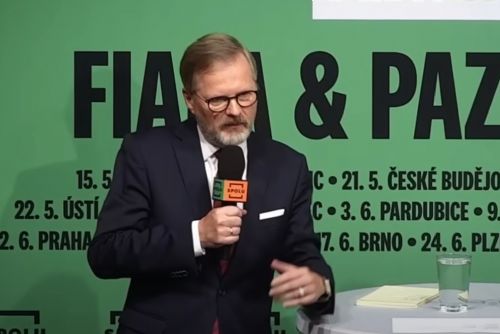 Premiér Fiala v Plzeni byl terčem nadávek, dva muži zadrženi