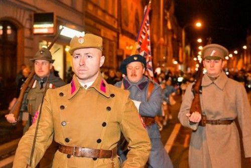 Průvod světel okouzlil tisíce plzeňáků při oslavách vzniku Československa