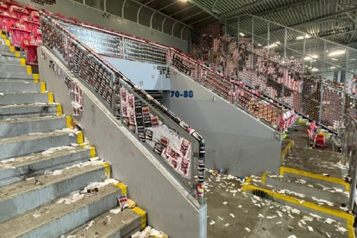 Pyrotechnický chaos na utkání Plzeň - Slavia vyšetřuje policie