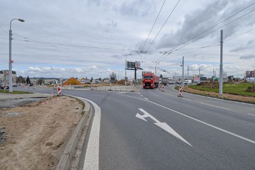 Rekonstrukce křižovatky U Makra v Plzni se zpozdí až do konce září