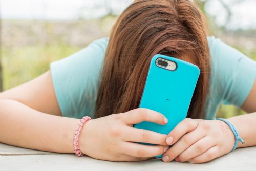 Revoluce v komunikaci? Mládež má mobily, ale hovory ignoruje