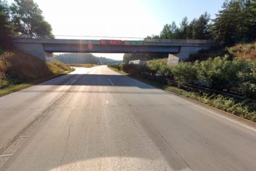 Řidič, který jel v protisměru na D5, se sám přihlásil. Dostal pokutu 5 500 korun