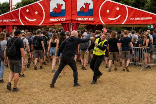 Soud řeší útok na ochranku festivalu Hrady CZ ve Švihově, člen ostrahy skončil se sešitou hlavou