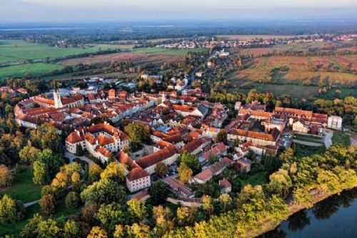 Třeboň si připomene Toma Schreckera výsadbou pamětního cedru