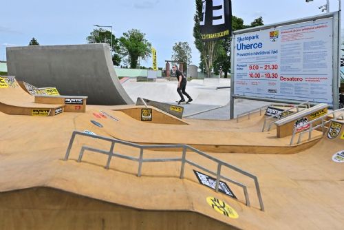 Úherce na severním Plzeňsku mají nový 600m2 skatepark s oblými nájezdy, stál 3,8 milionu
