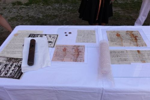 V makovici Hodinové věže ve Vimperku našli kapsli z roku 1858. Nová čeká na budoucí generace