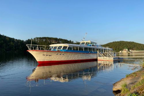 Výletní loď se vrací na Hracholusky. Ponese jméno legendárního kapitána Švamberka