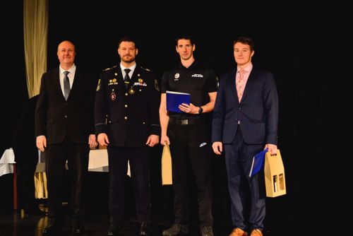 Skočili do ledové Otavy a záchranili život