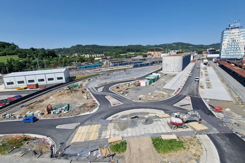 Vsetín má novou okružní křižovatku u polikliniky