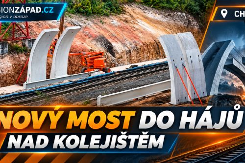 Cheb: Nad kolejištěm se skládá nový most do Hájů (TV Západ)