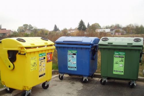 Červený Kostelec rozdává zdarma popelnice na třídění odpadů