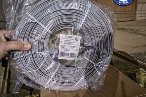 Chtěl si odnést optický kabel. Muže v areálu CETIN v Plzni zadržela hlídka policie