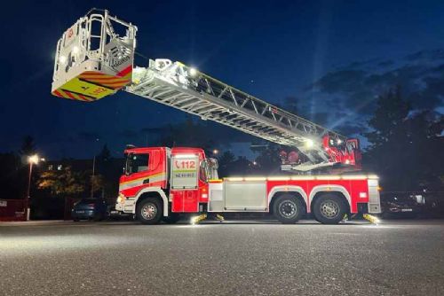 Cizinec z Ukrajiny uvázl na střeše hotelu Gondola, hasiči ho sundali