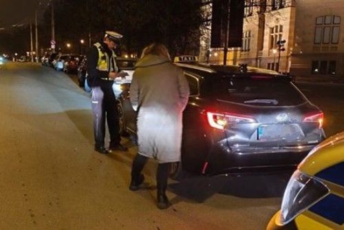 Dopravní kontroly v Plzni odhalily přestupky a nevyhovující taxi vozidlo