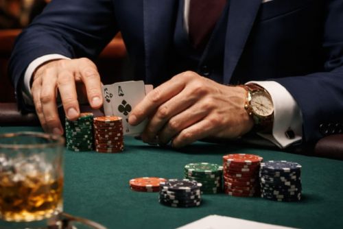 Exadvokát Holý je obviněný ze zpronevěry 13 mil., peníze měl prohrát v kasinu