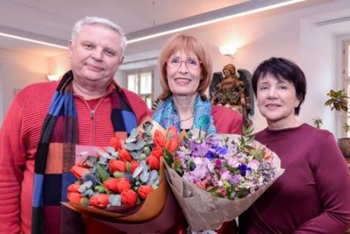 Herečka Monika Švábová slaví 80 let. Na radnici jí pogratulovala Eliška Bartáková